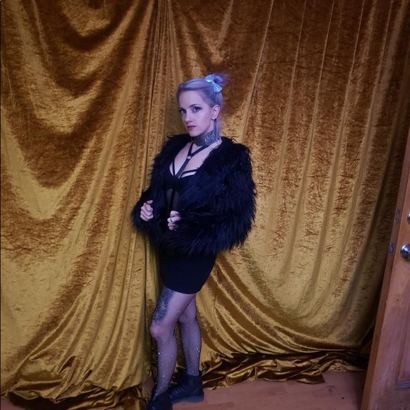 Meet your Posher, Jola - Picture 2 of 2